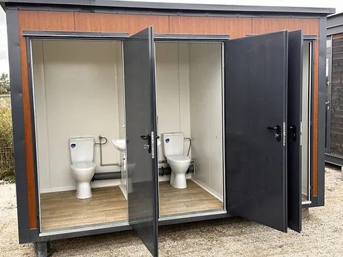 conteneur sanitaire de type pavillon avec triple cabine conteneur sanitaire de type pavillon avec triple cabine
