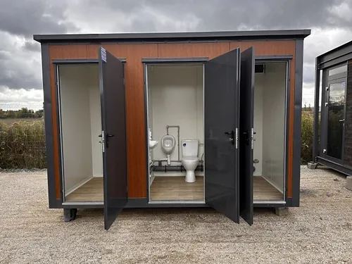 conteneur sanitaire de type pavillon avec triple cabine conteneur sanitaire de type pavillon avec triple cabine